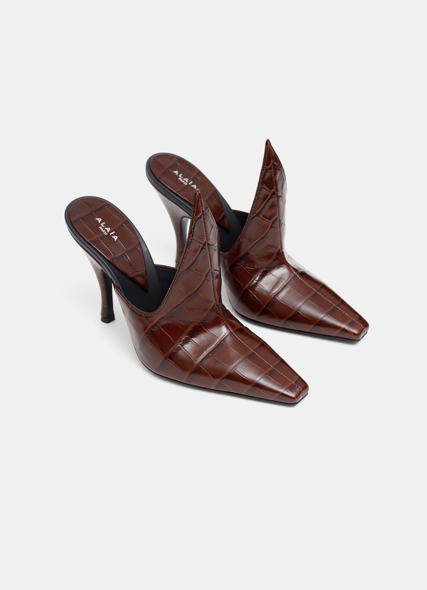 Mules Court con textura de cocodrilo