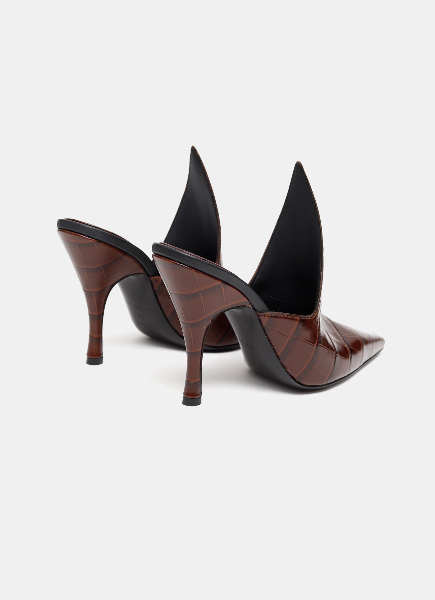 Mules Court con textura de cocodrilo